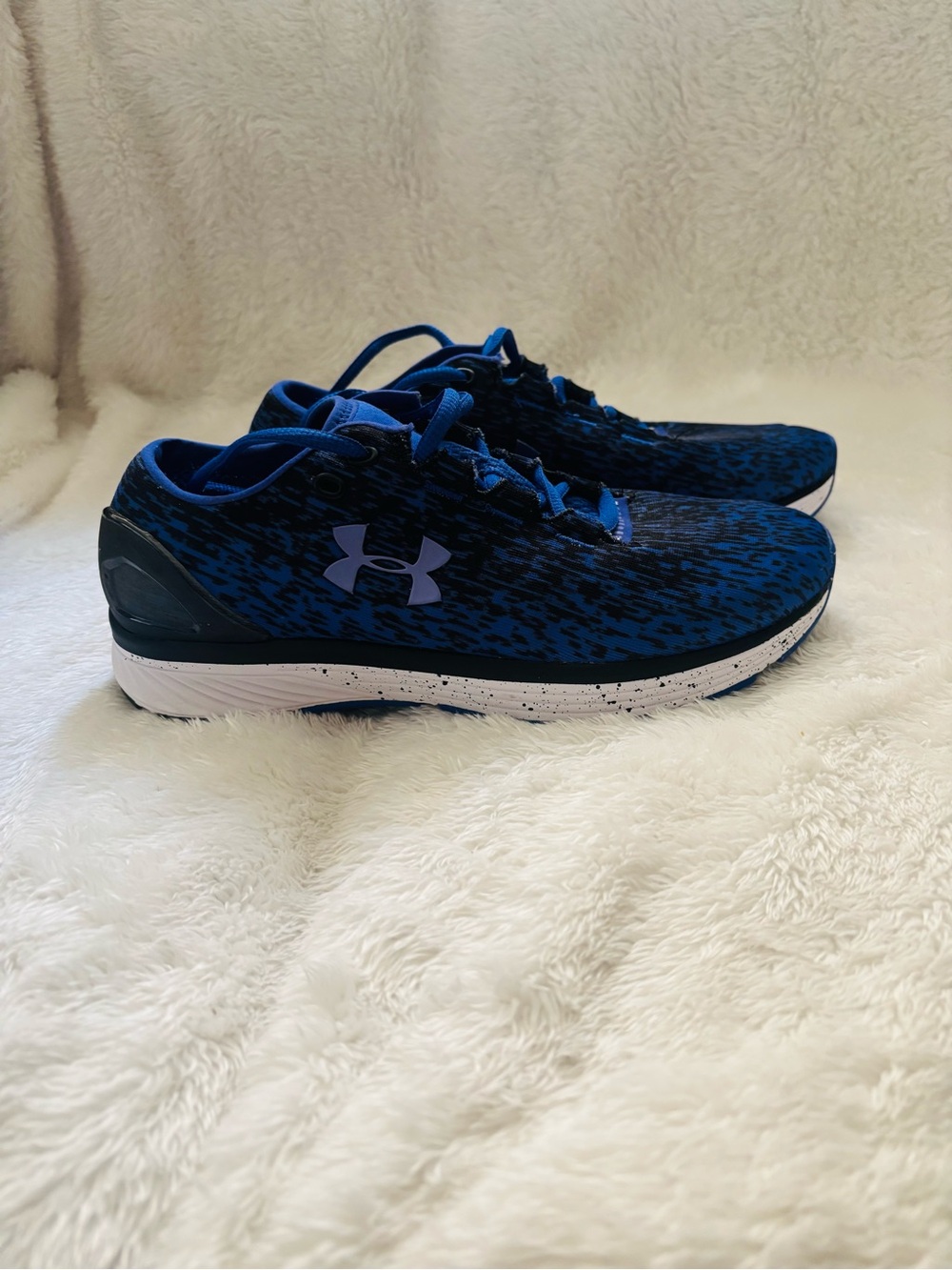 Under Armour women Navy and White Athletic Running Shoes